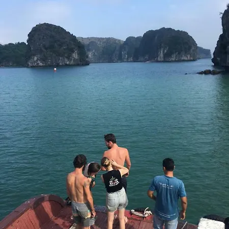 Cat Ba Bay Cruises Hotel Dong Khe Sau Exterior photo