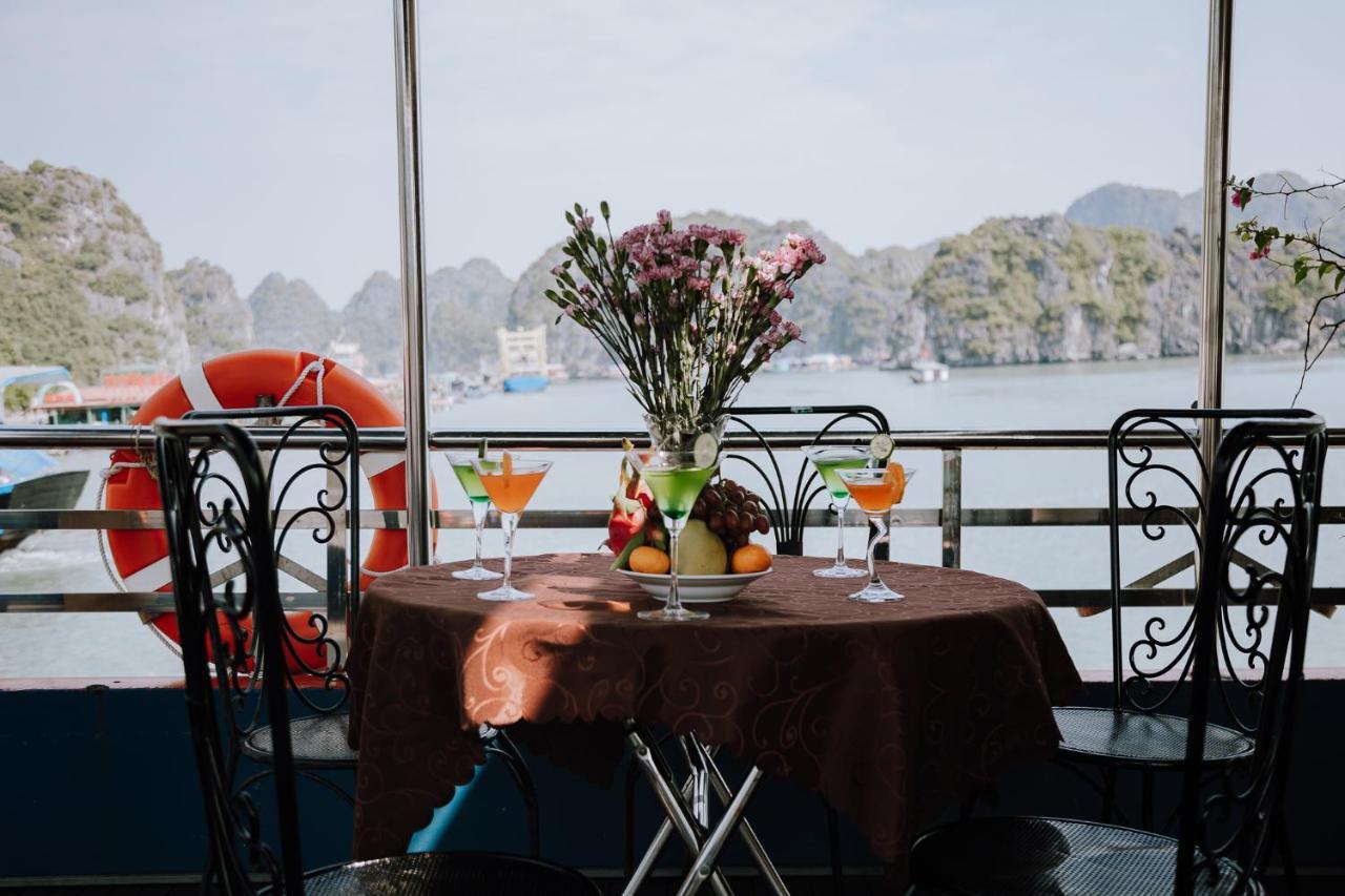 Ботель Cat Ba Bay Cruises 2*
