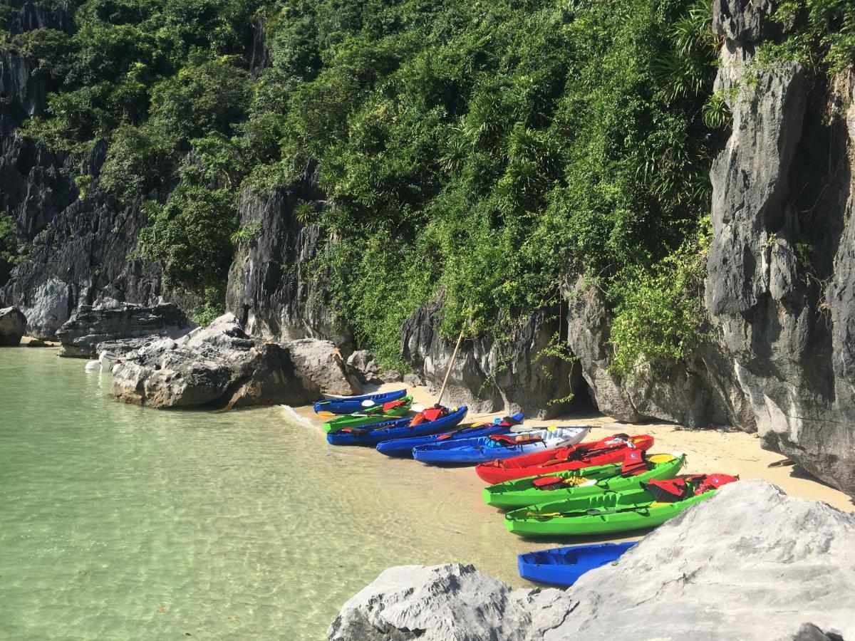 Ботель Cat Ba Bay Cruises 2*